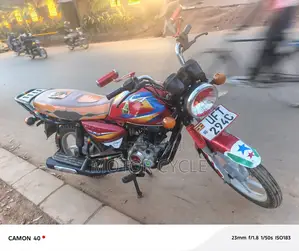 Bajaj Boxer 125 2023 Red