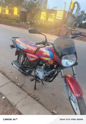 Bajaj Boxer 125 2025 Red