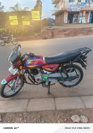 Bajaj Boxer 125 2023 Red