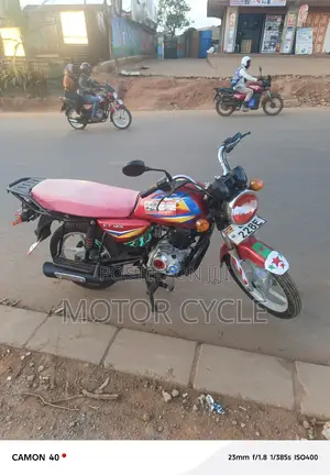 Bajaj Boxer 125 2023 Red