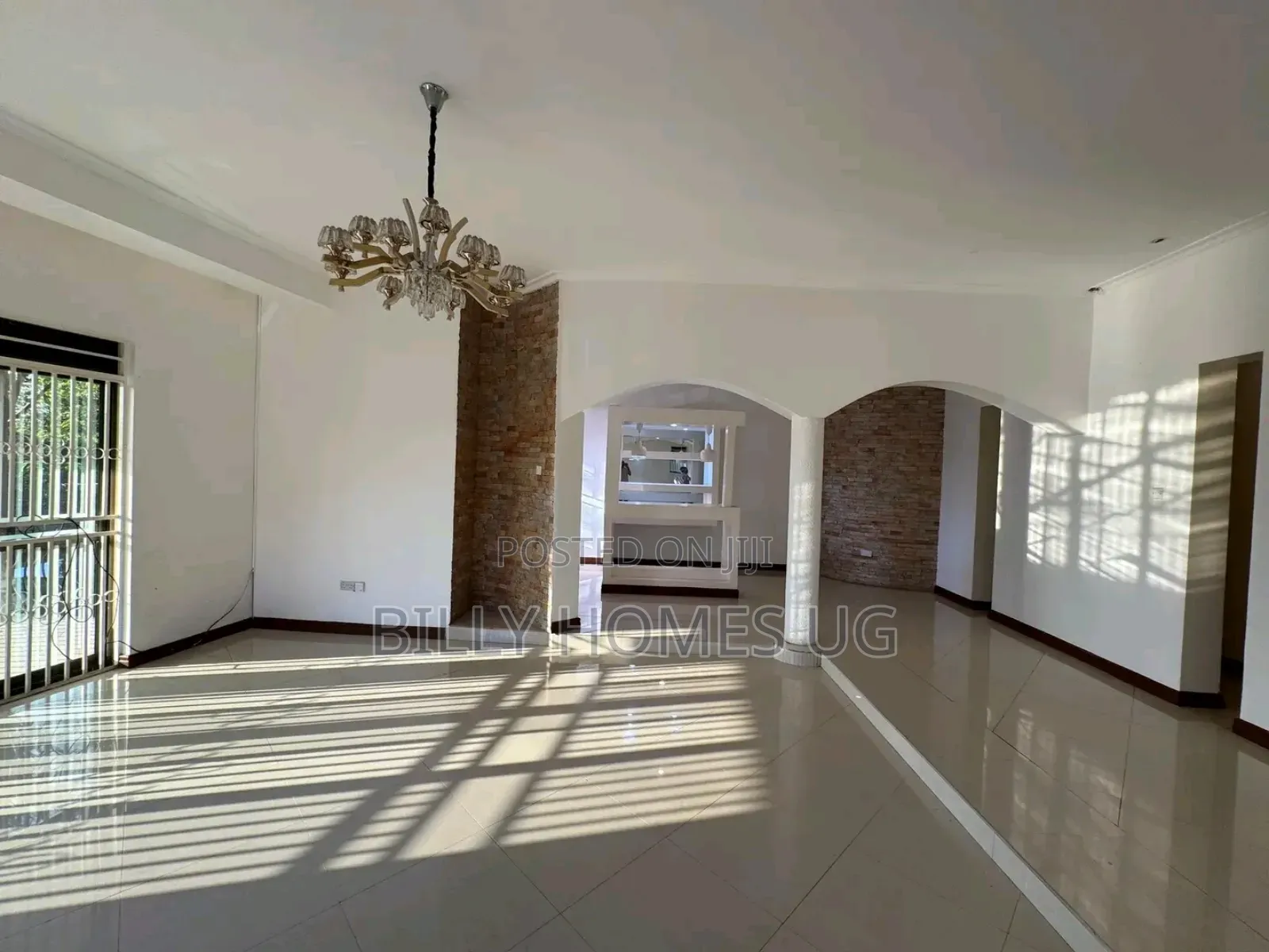 5bdrm Bungalow in Kira for sale