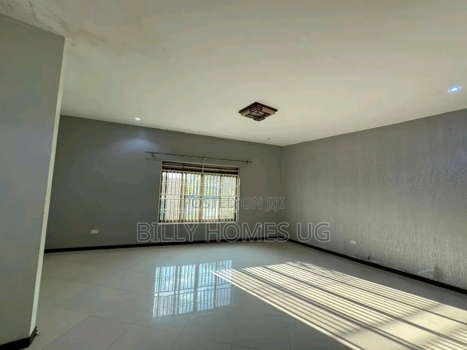5bdrm Bungalow in Kira for sale
