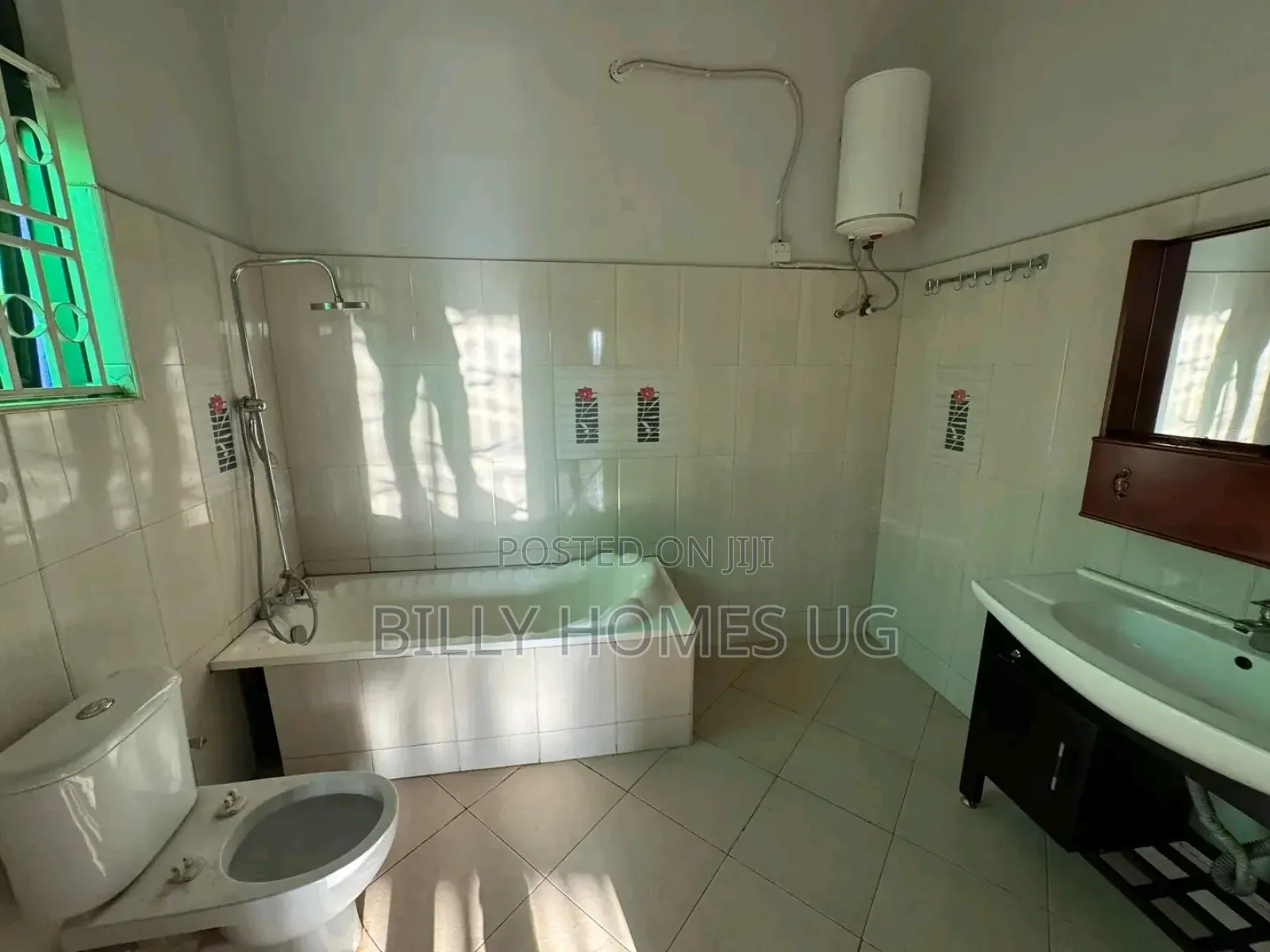 5bdrm Bungalow in Kira for sale