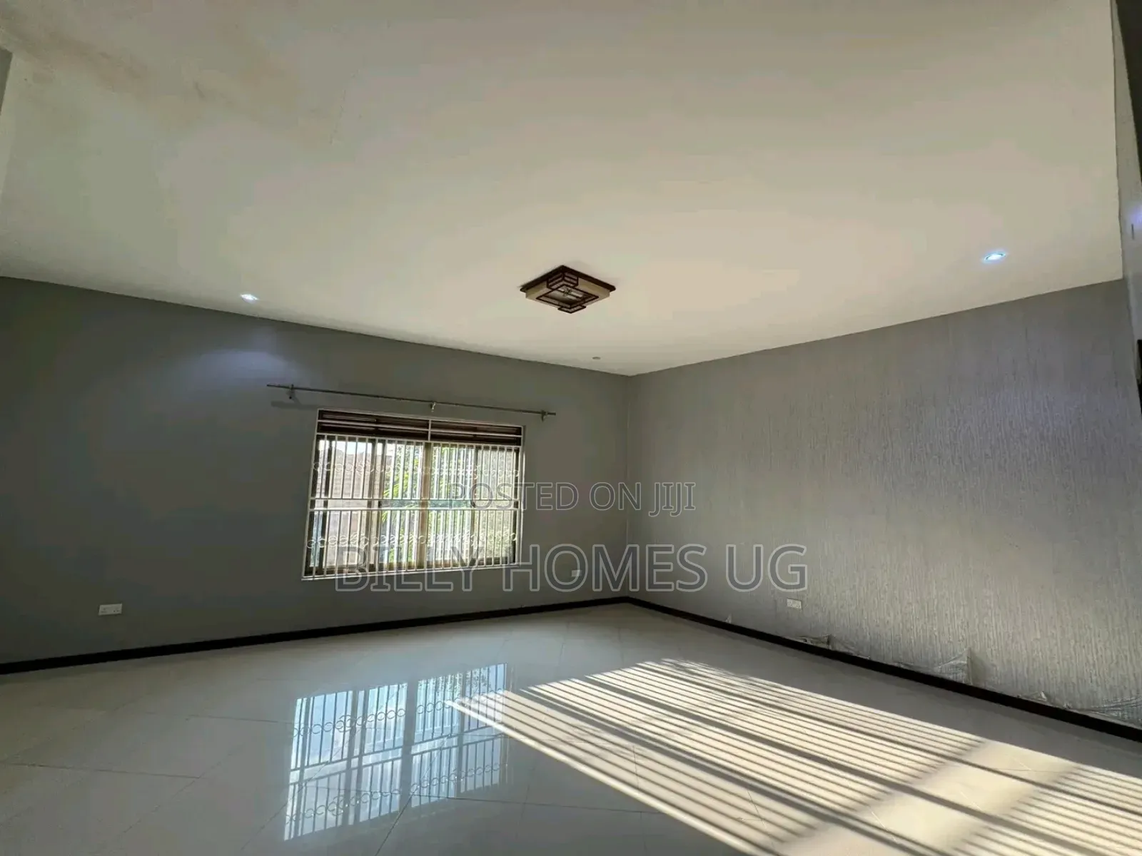 5bdrm Bungalow in Kira for sale