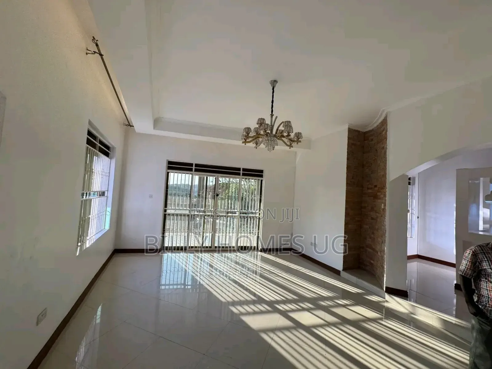 5bdrm Bungalow in Kira for sale
