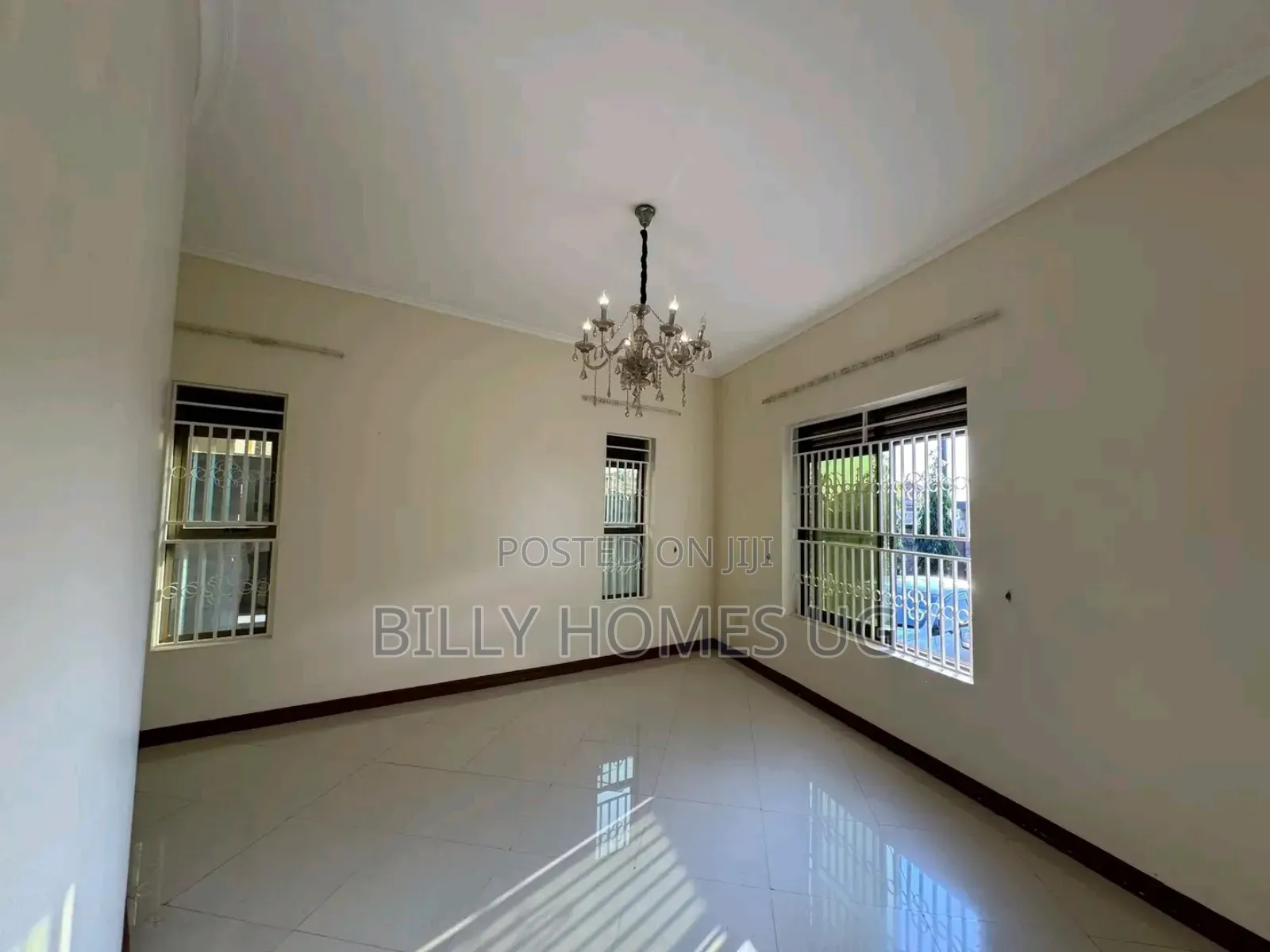 5bdrm Bungalow in Kira for sale