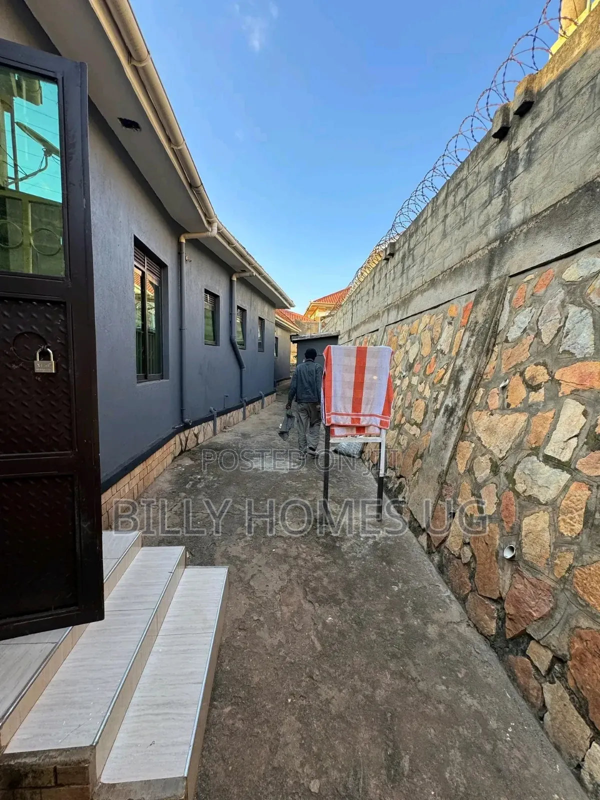 5bdrm Bungalow in Kira for sale