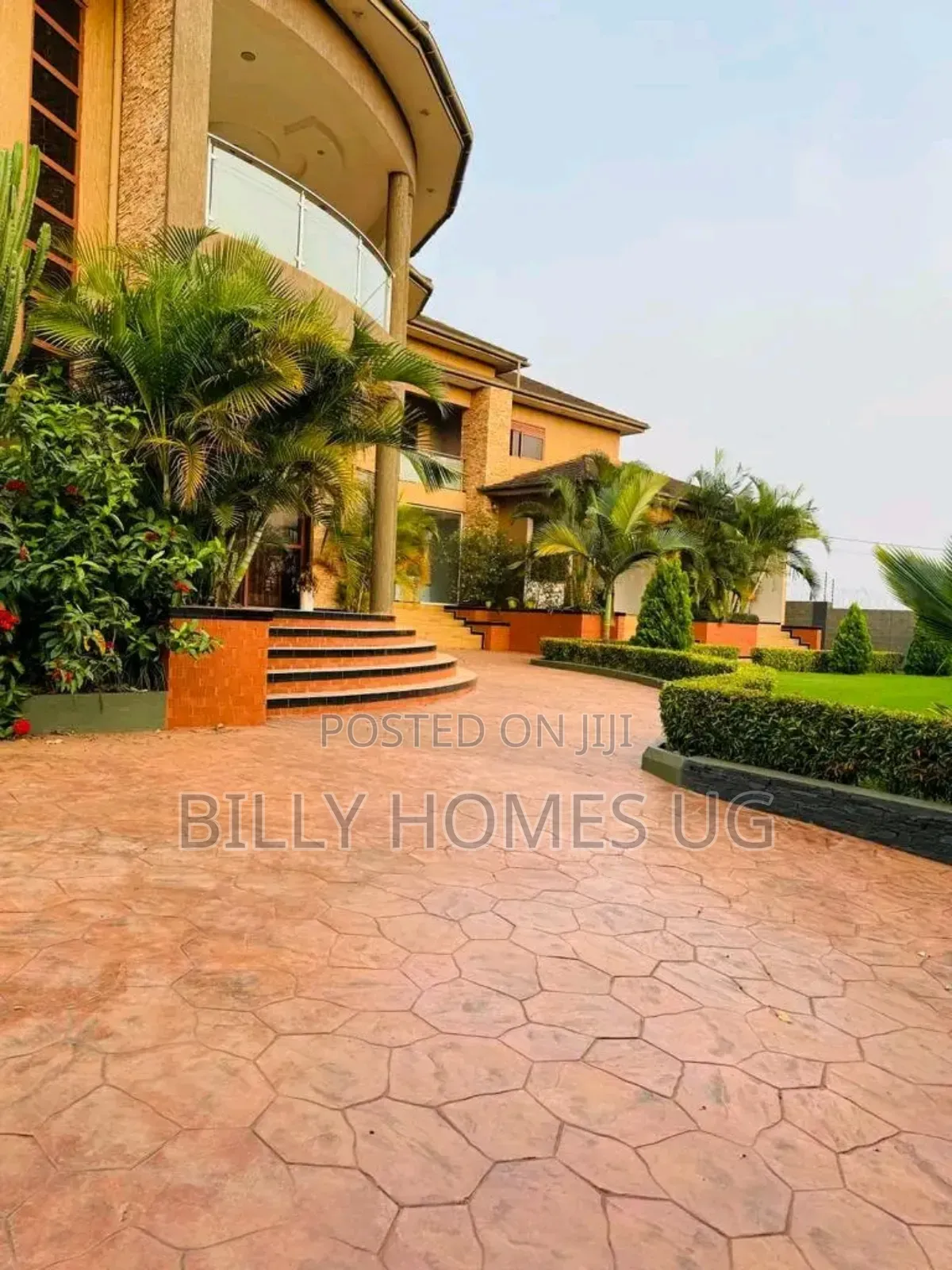 6bdrm Mansion in Kira for sale