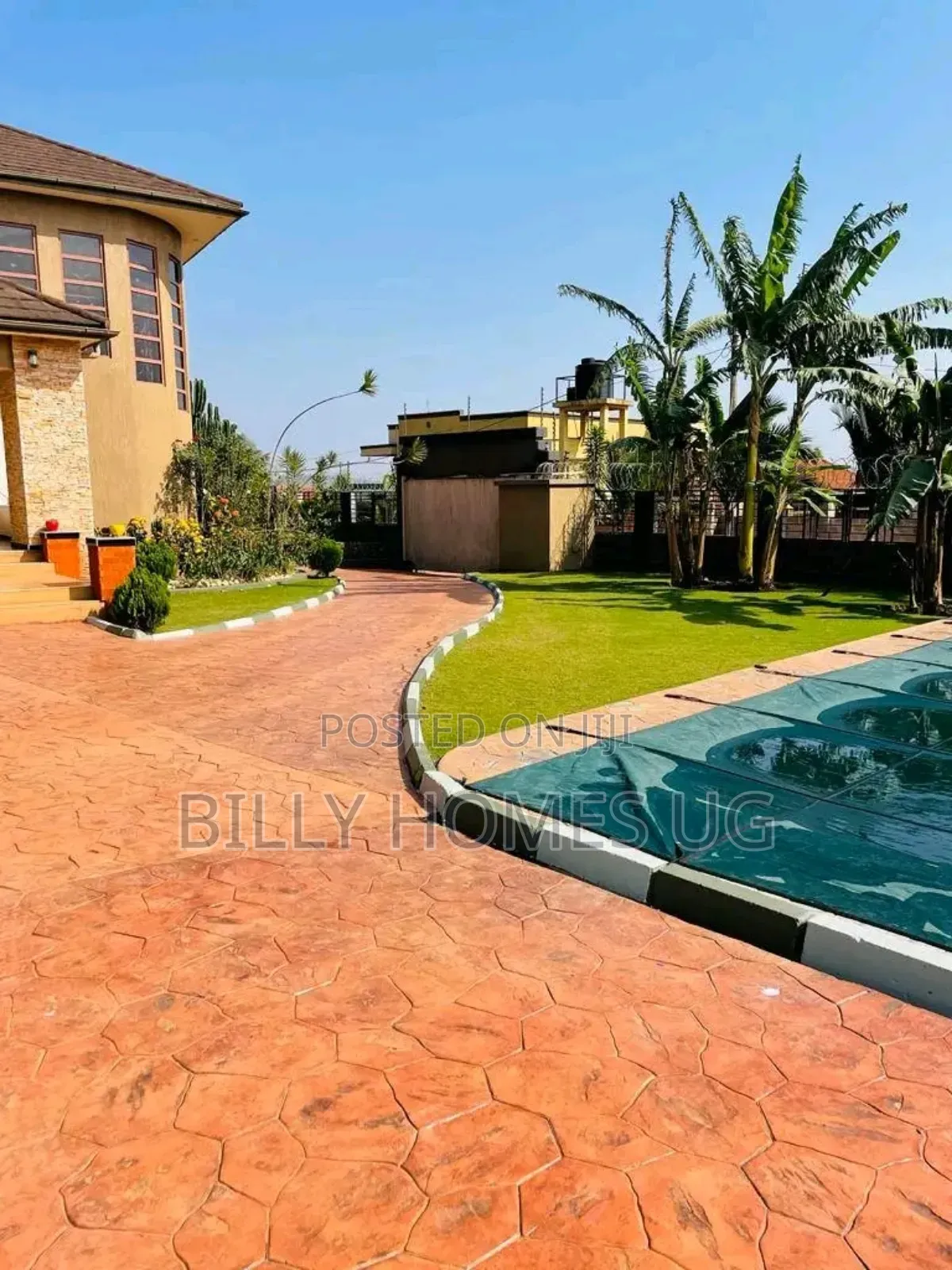 6bdrm Mansion in Kira for sale