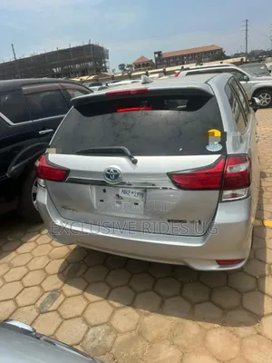 Toyota Corolla Fielder 1.5 Hybrid FWD 2017 Silver