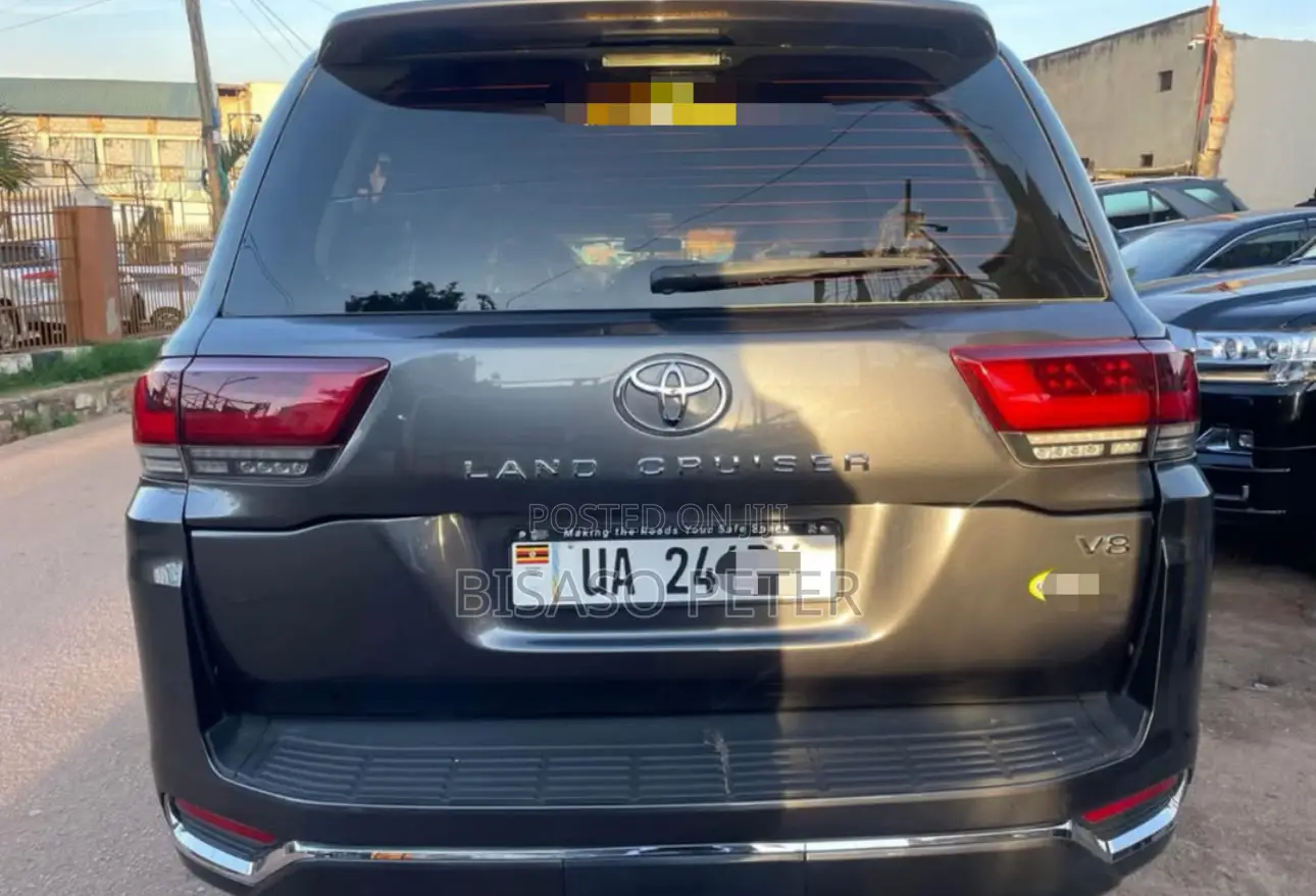 Toyota Land Cruiser 2015 Gray