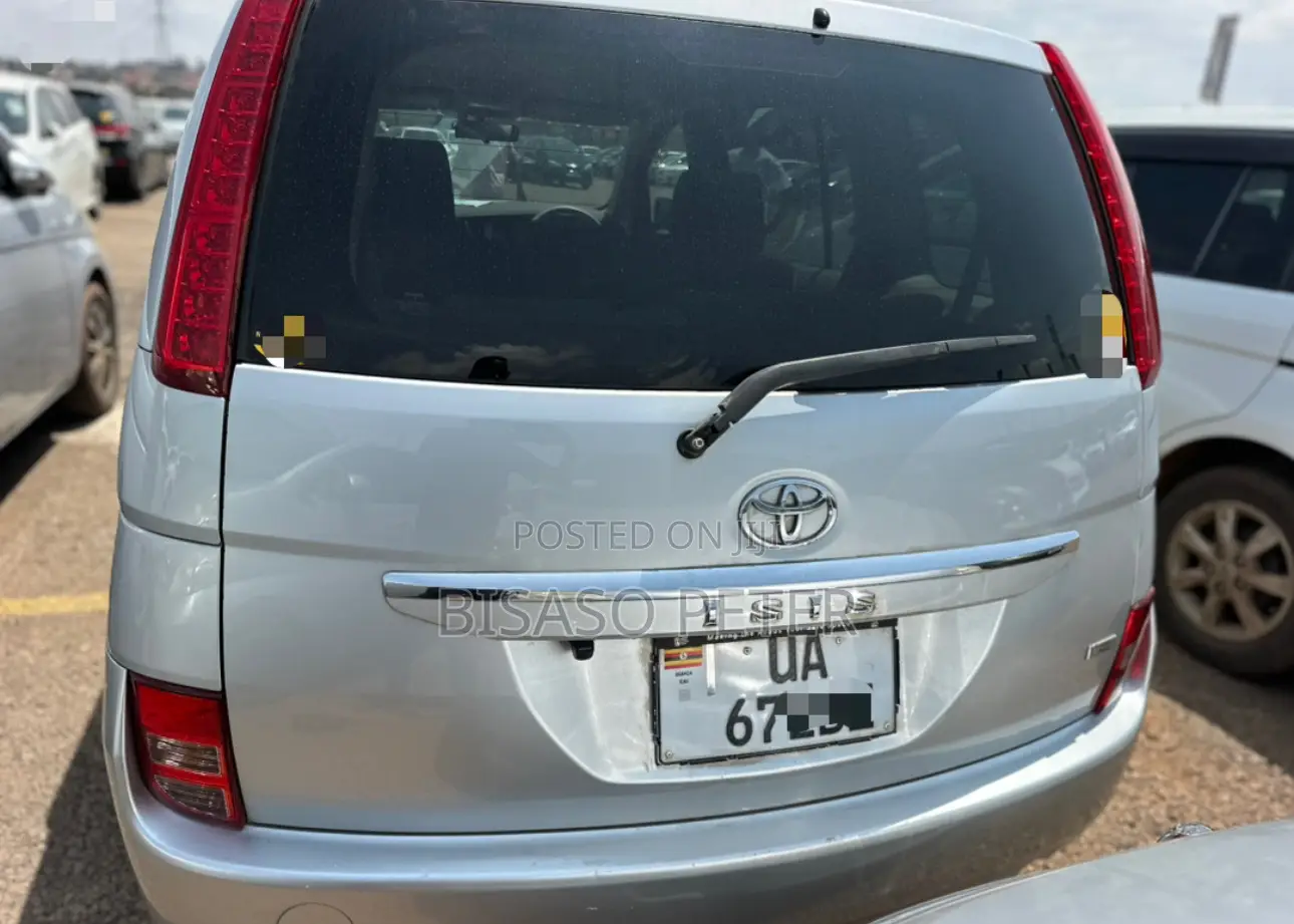 Toyota ISIS 1.8 G 2WD 2012 Silver