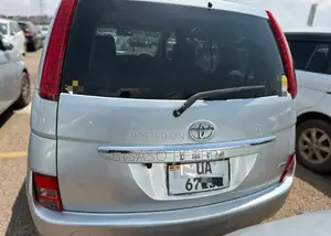 Toyota ISIS 1.8 G 2WD 2012 Silver