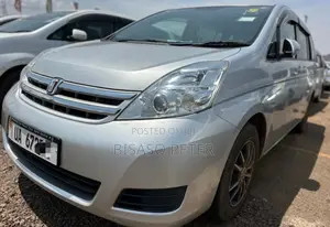 Toyota ISIS 1.8 G 2WD 2012 Silver