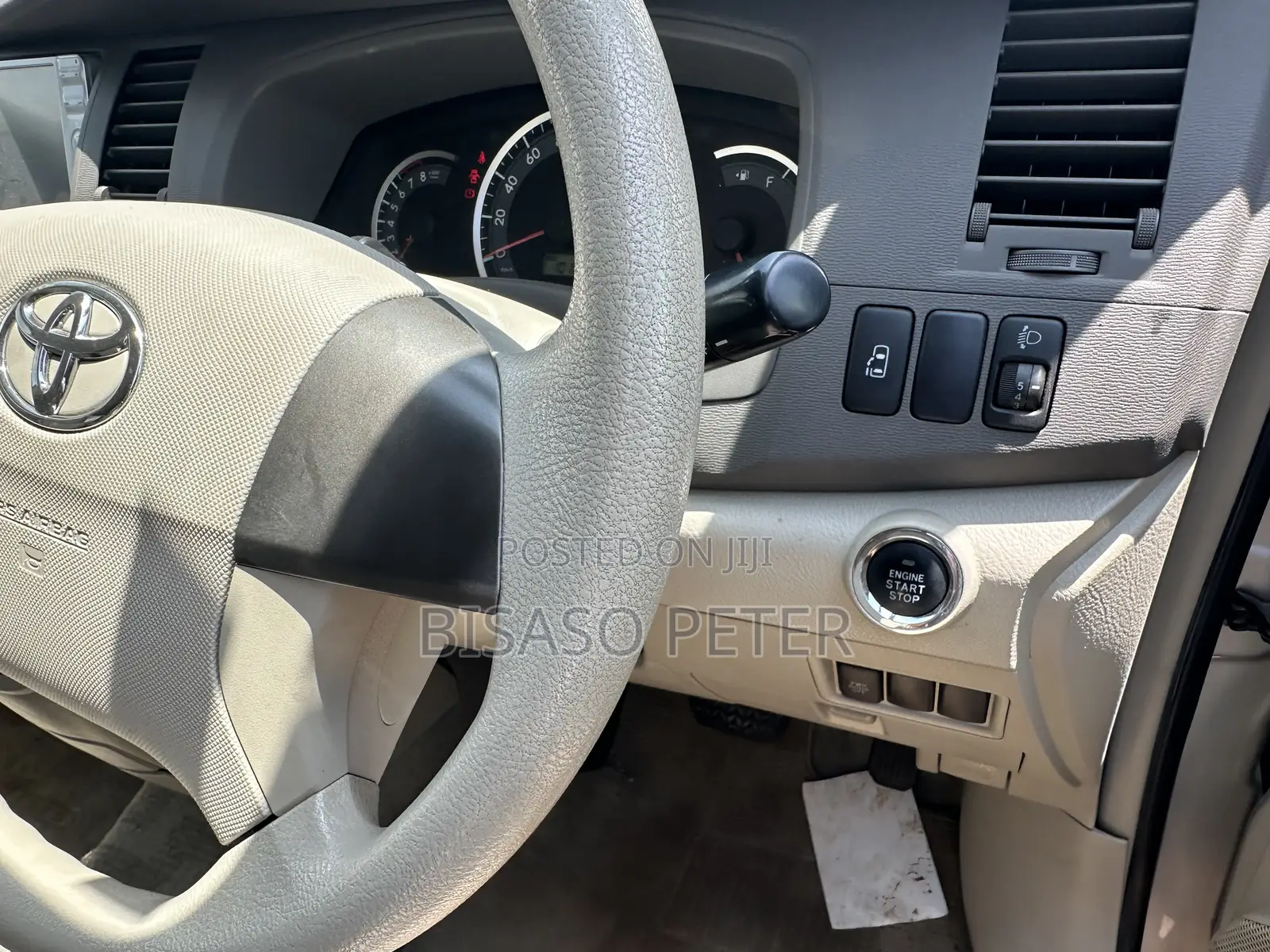 Toyota ISIS 1.8 G 2WD 2012 Silver