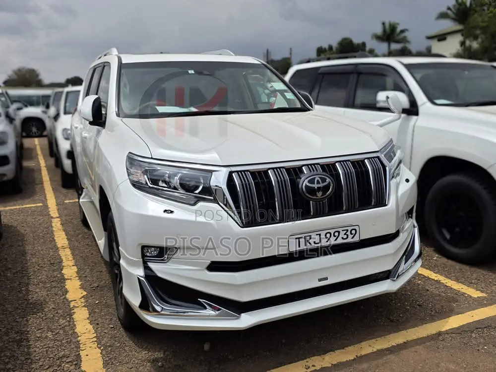 Toyota Land Cruiser Prado 2023 White