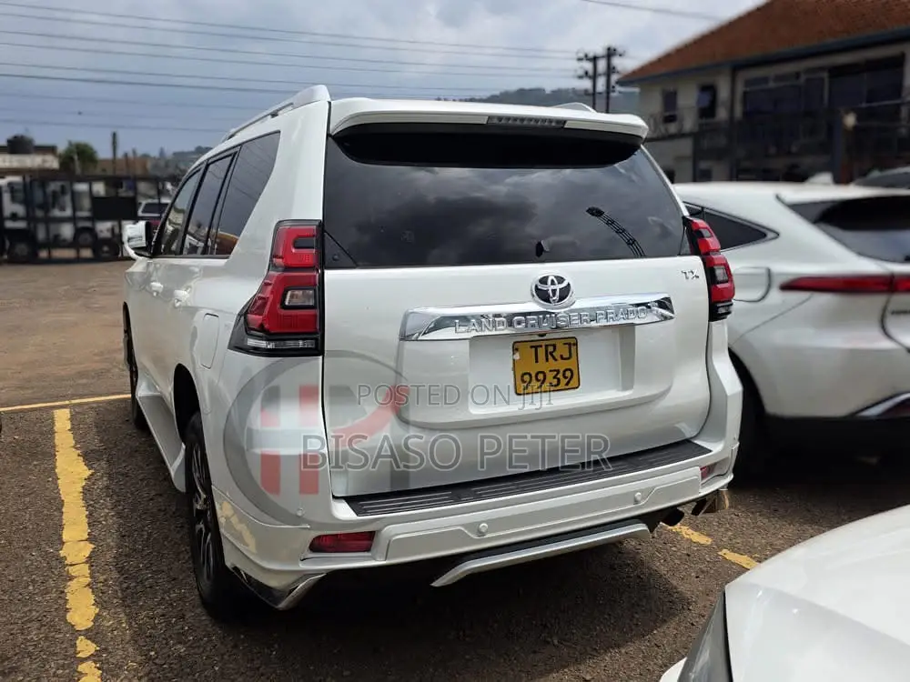 Toyota Land Cruiser Prado 2023 White