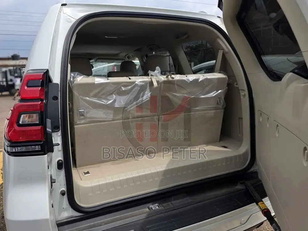 Toyota Land Cruiser Prado 2023 White