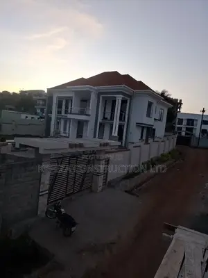 Modern Housing With Moulded Pulpet