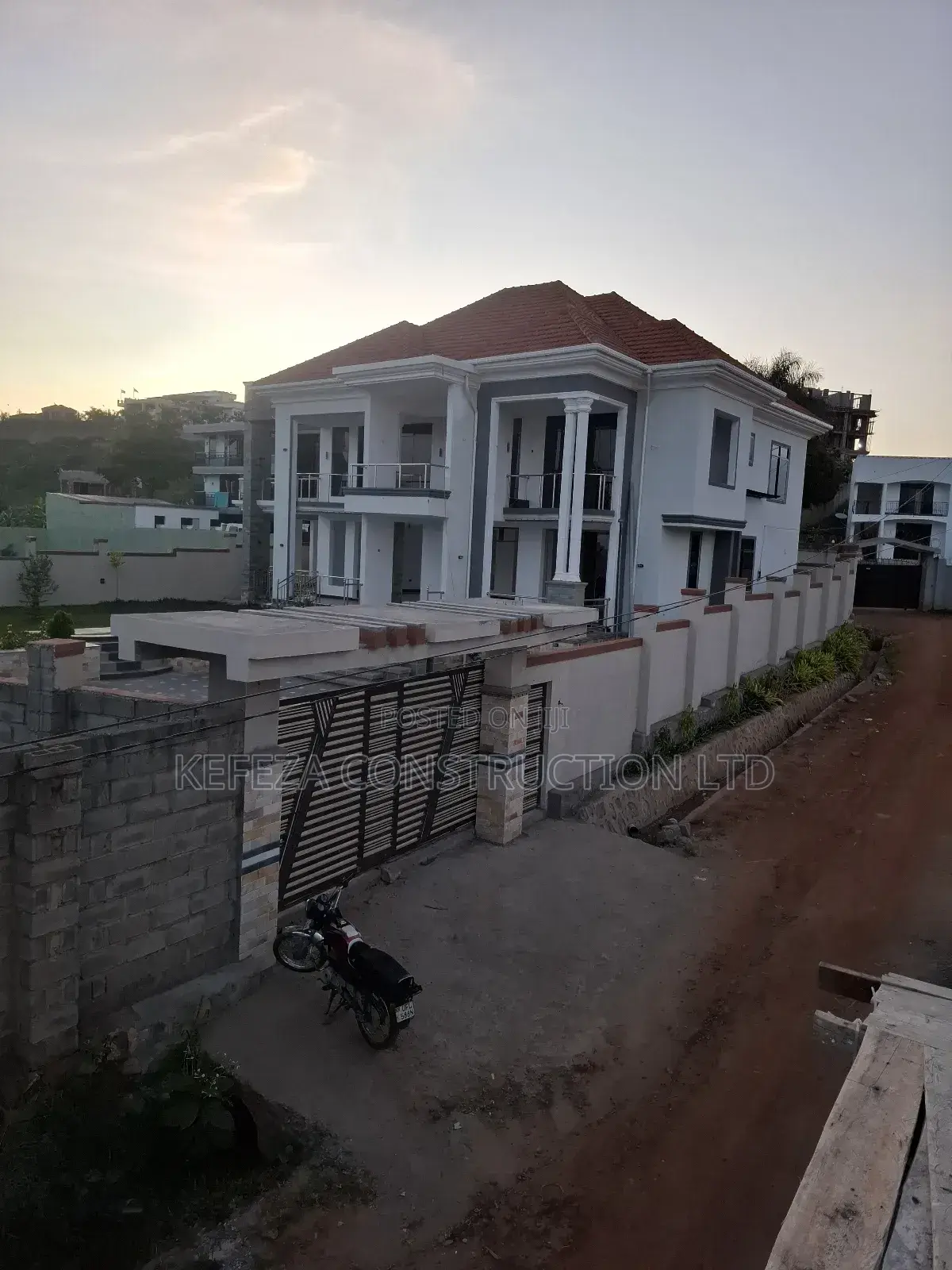Modern Housing With Moulded Pulpet