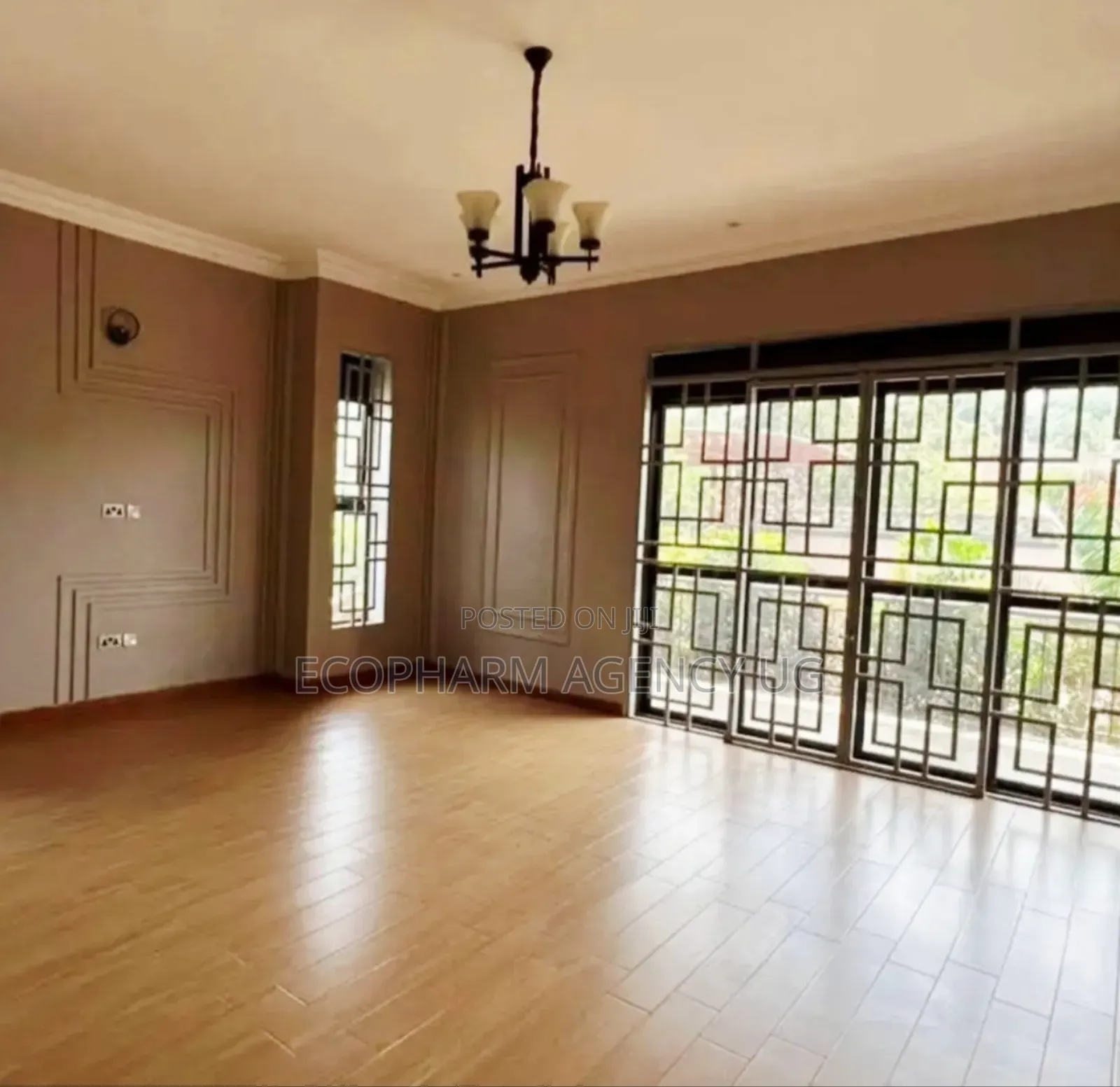 5bdrm Duplex in Kira, Central Division for sale