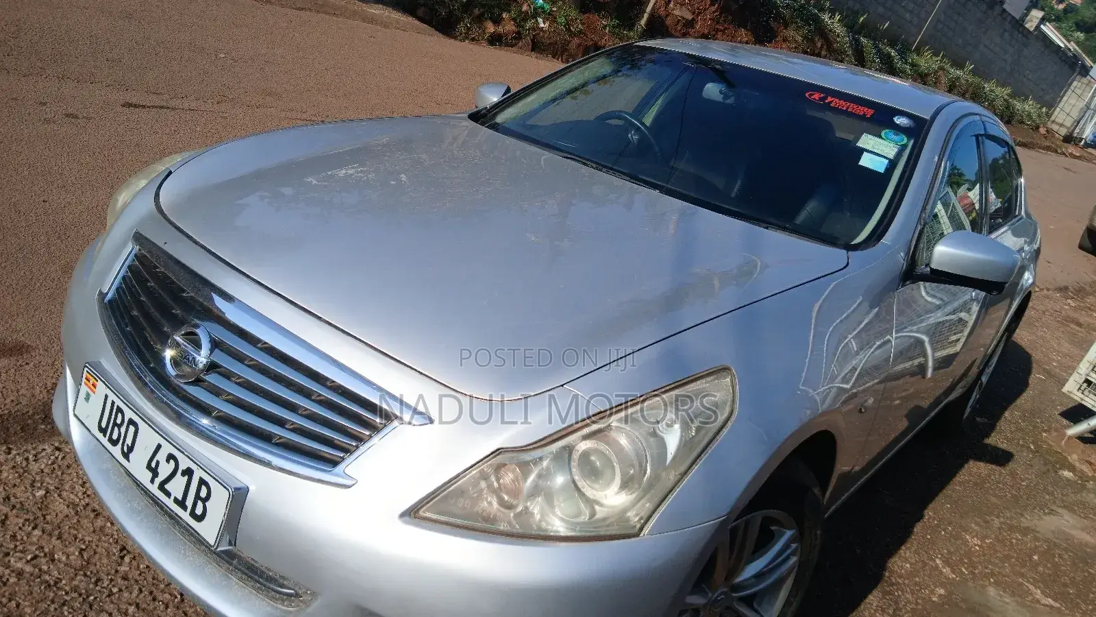 Nissan Skyline 2013 Silver
