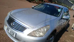 Nissan Skyline 2013 Silver