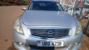 Nissan Skyline 2013 Silver