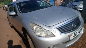 Nissan Skyline 2013 Silver