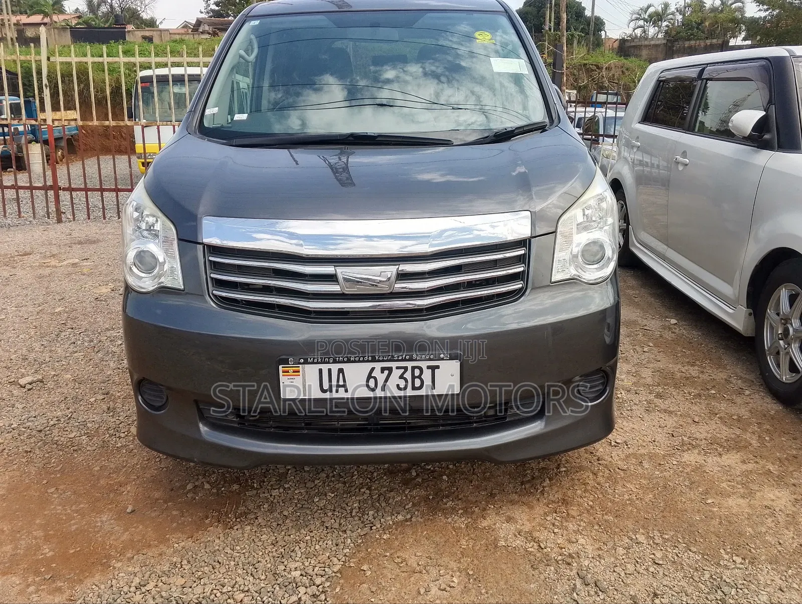 Toyota Noah 2010 Gray