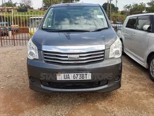 Toyota Noah 2010 Gray
