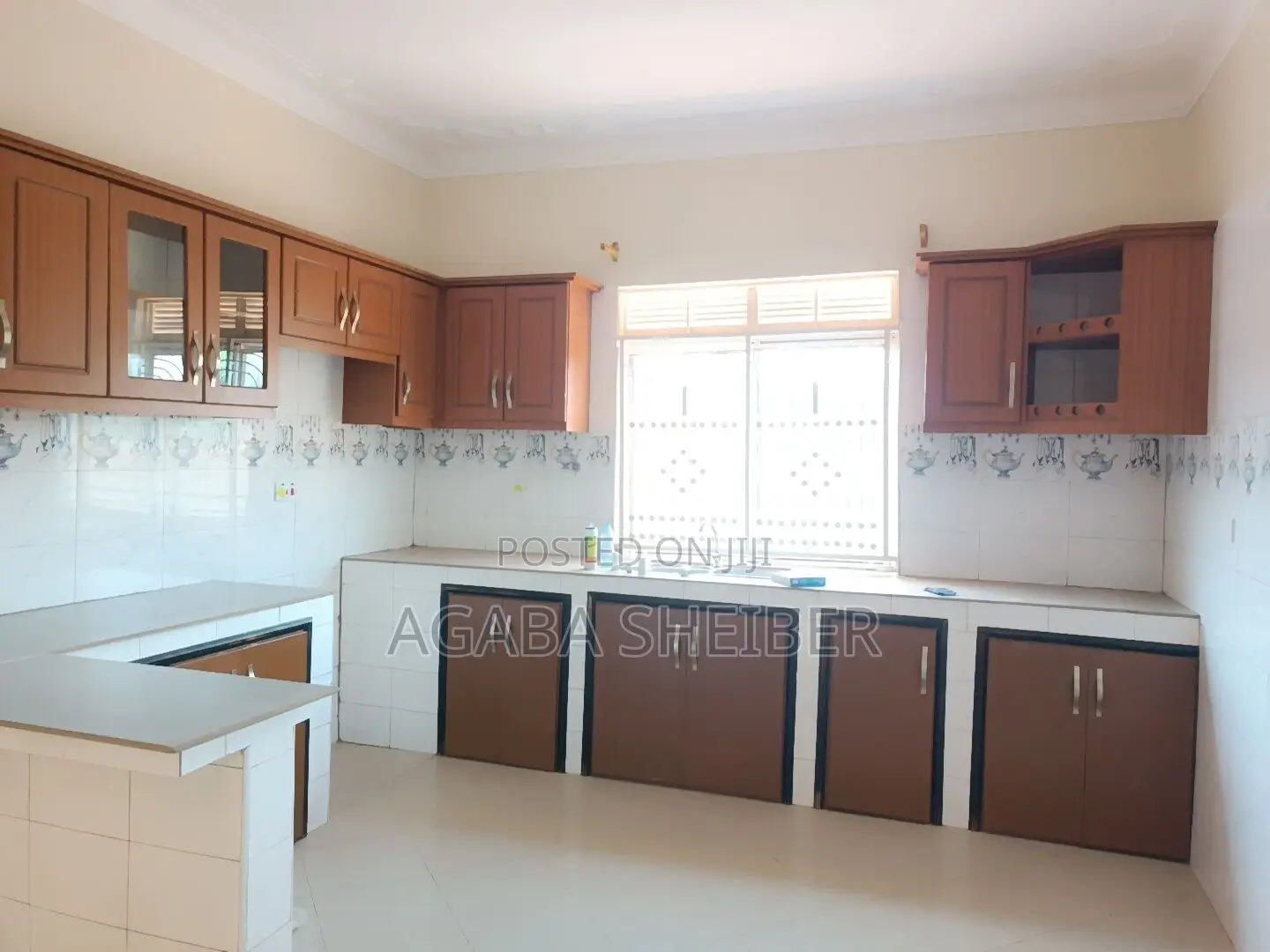 3bdrm Bungalow in Wakiso / Wakiso for sale