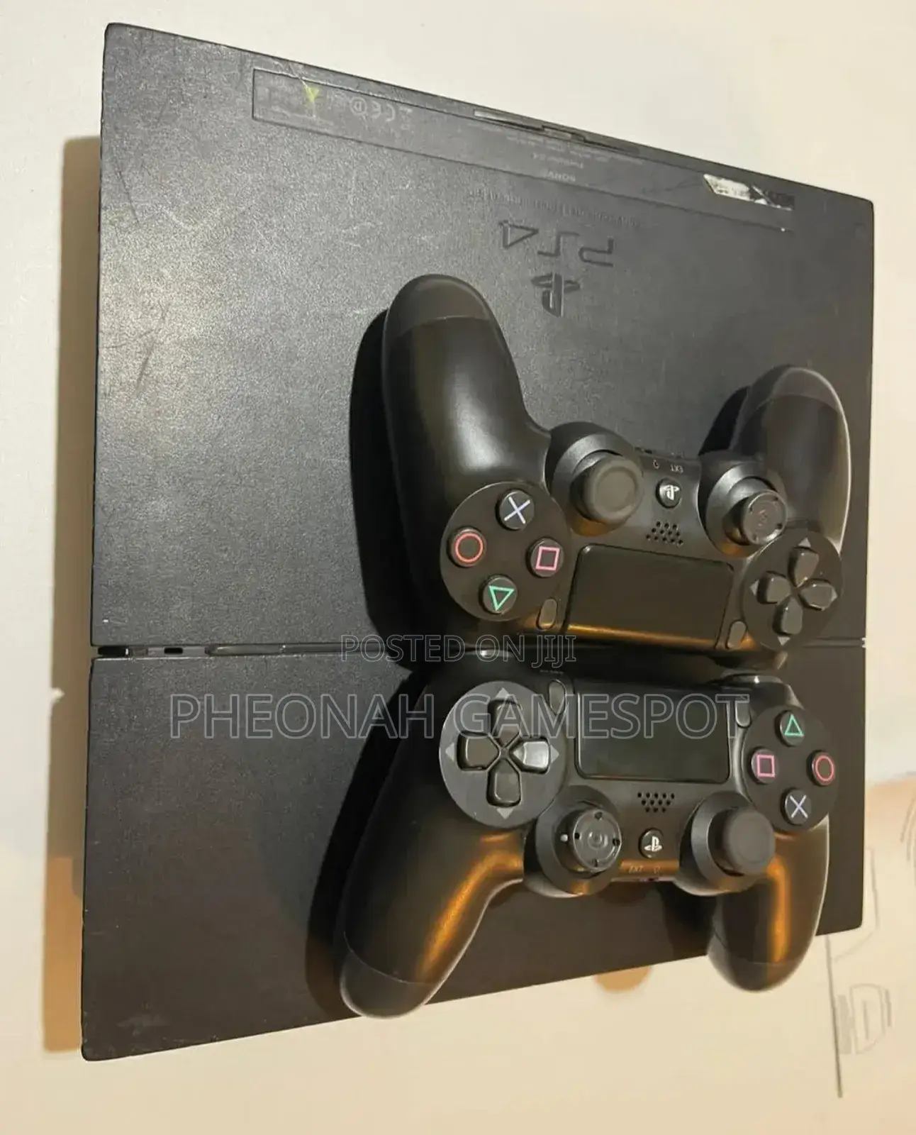 Faultless And Perfect Uk Used Playstation 4 Standard. 2 Pads And Games