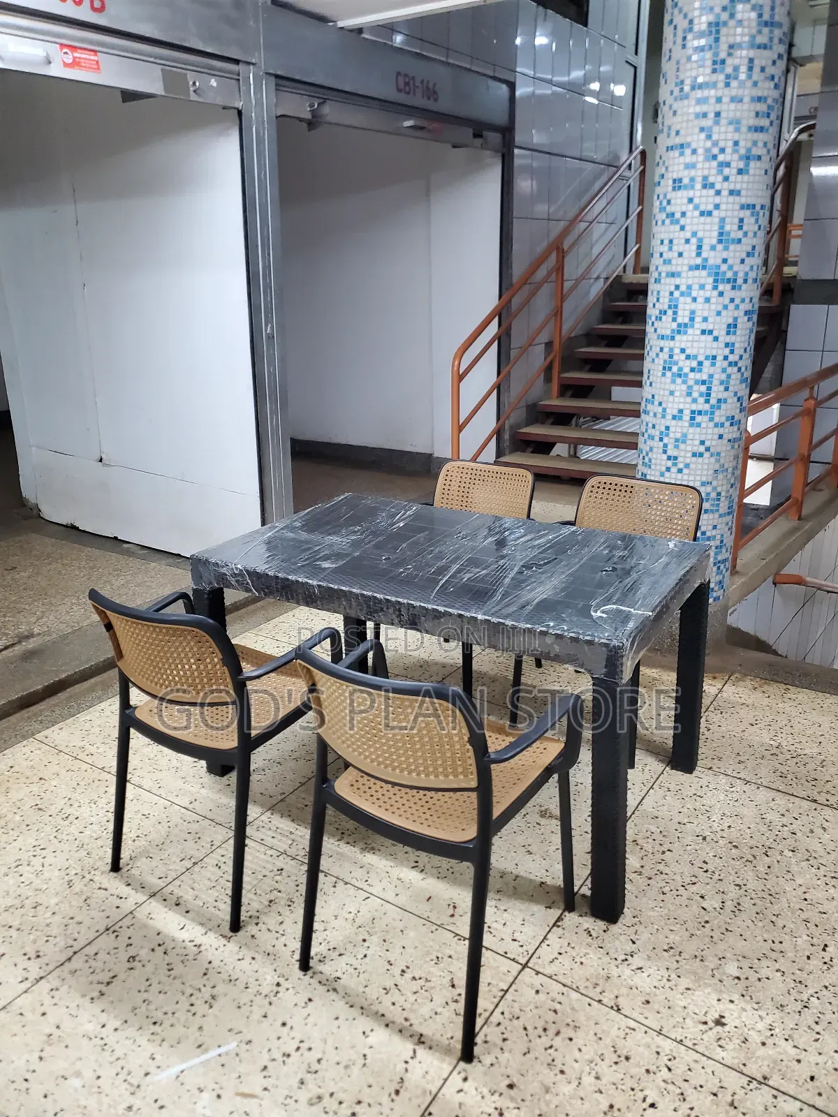 Resort Bar and Restaurant Plastic Chairs and Table Set