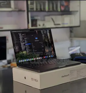 Apple MacBook Pro 2023 M3 14-Inch 36GB Apple M3 Pro SSHD (Hybrid) 512GB