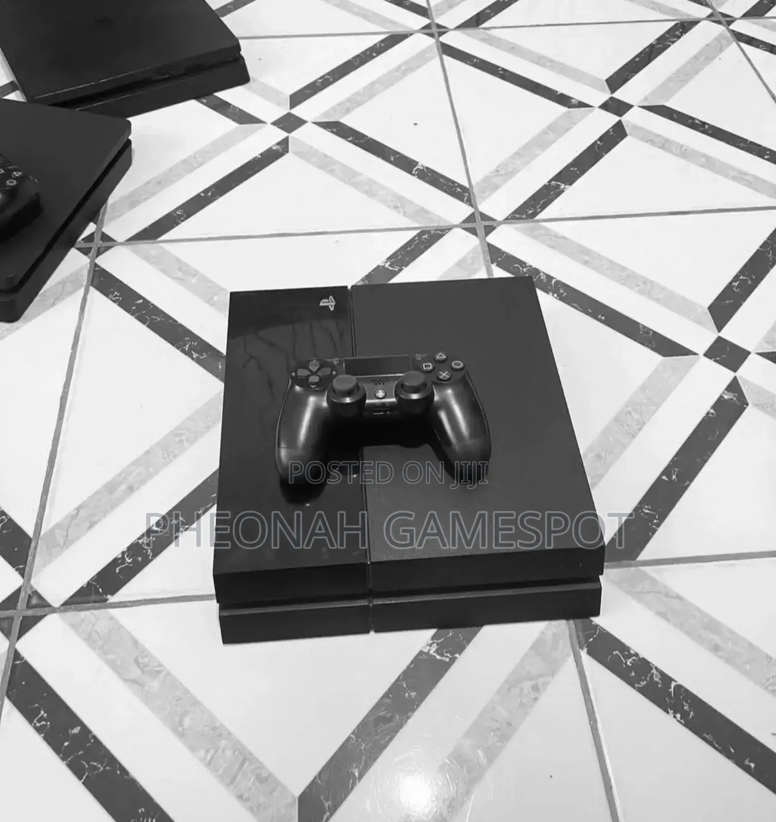 Playstation 4 Standard 500gb. Ps4 Fat - Almost New. 12 Games, 2 Pads