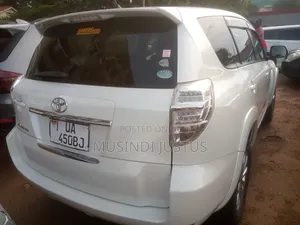 Toyota Vanguard 2012 White