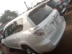 Toyota Vanguard 2012 White