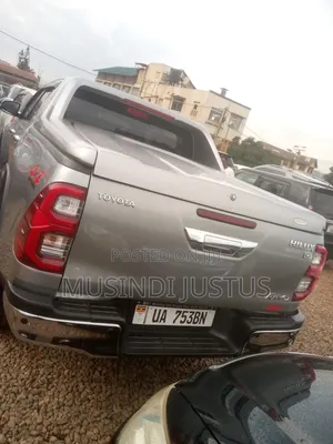 Toyota Hilux 2017 Silver