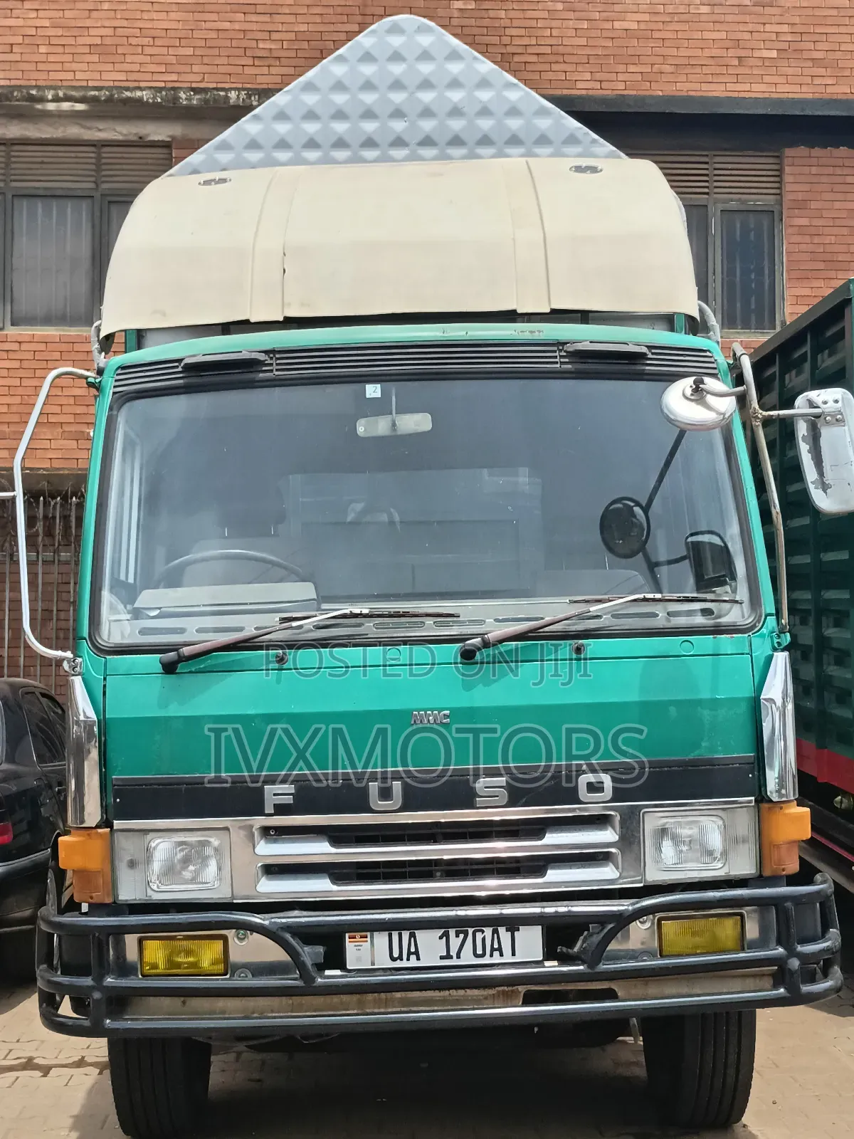 Mitsubishi Fuso Fighter 1985 Green