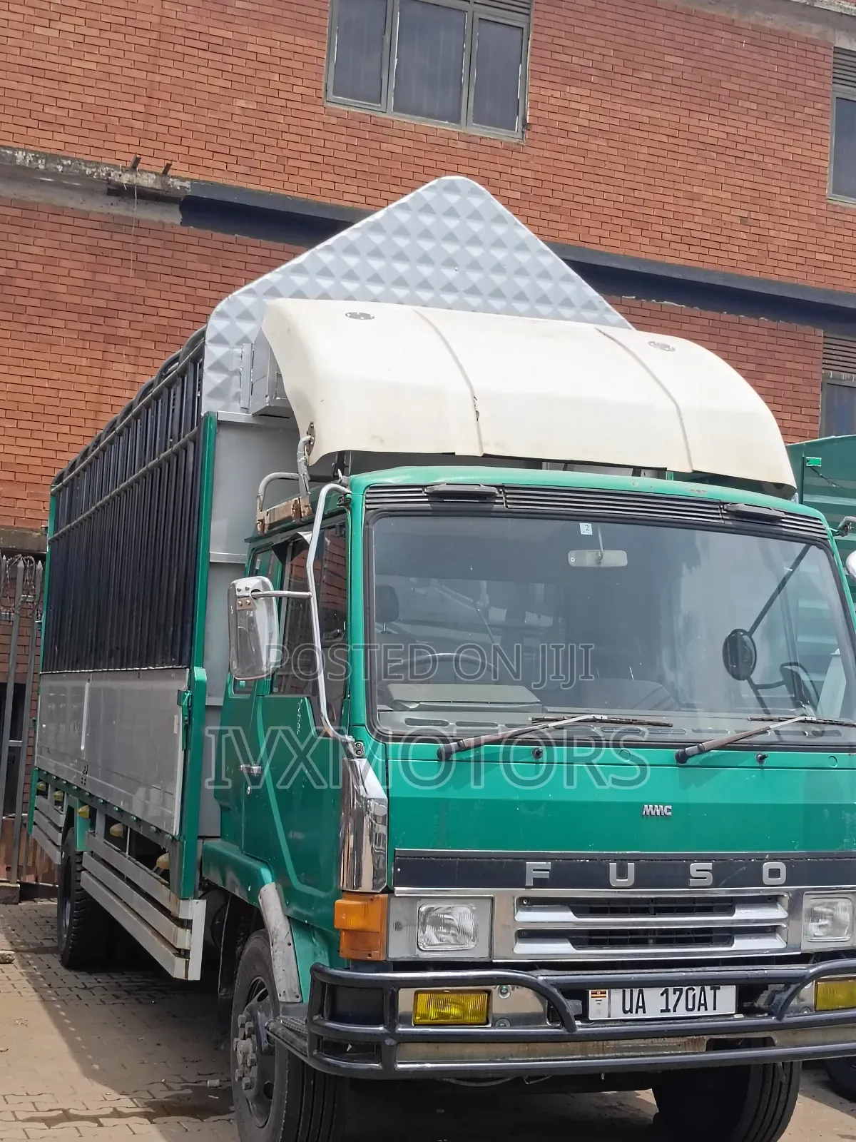 Mitsubishi Fuso Fighter 1985 Green