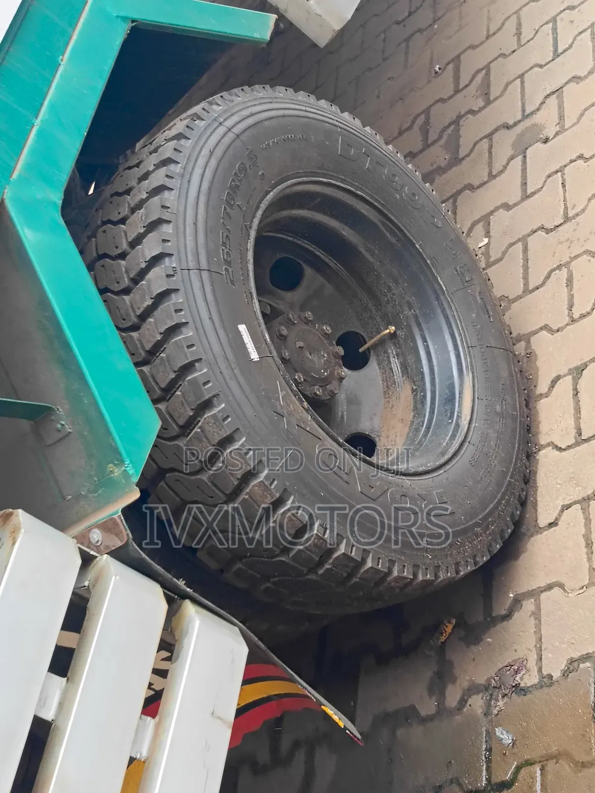 Mitsubishi Fuso Fighter 1985 Green