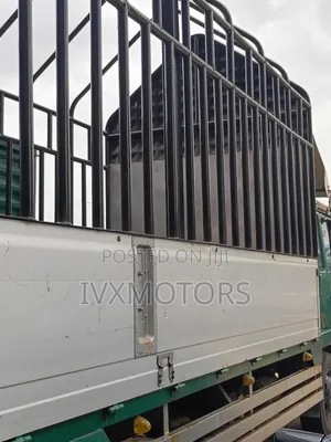 Mitsubishi Fuso Fighter 1985 Green