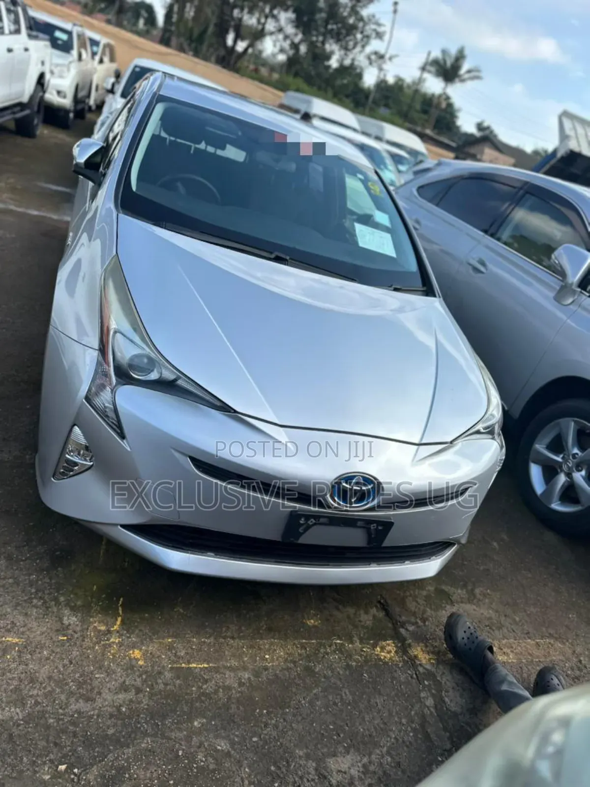 Toyota Prius 4dr Hatchback (1.8L 4cyl gas/electric hybrid CVT) 2016 Silver