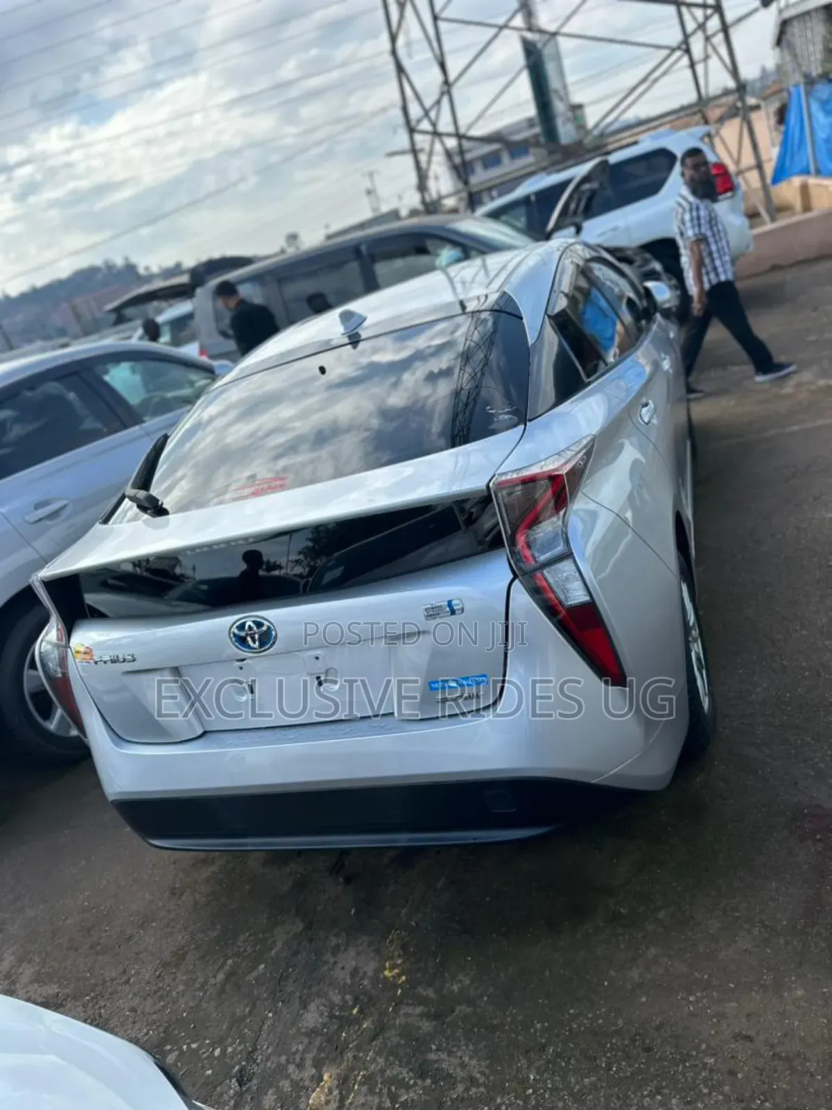 Toyota Prius 4dr Hatchback (1.8L 4cyl gas/electric hybrid CVT) 2016 Silver