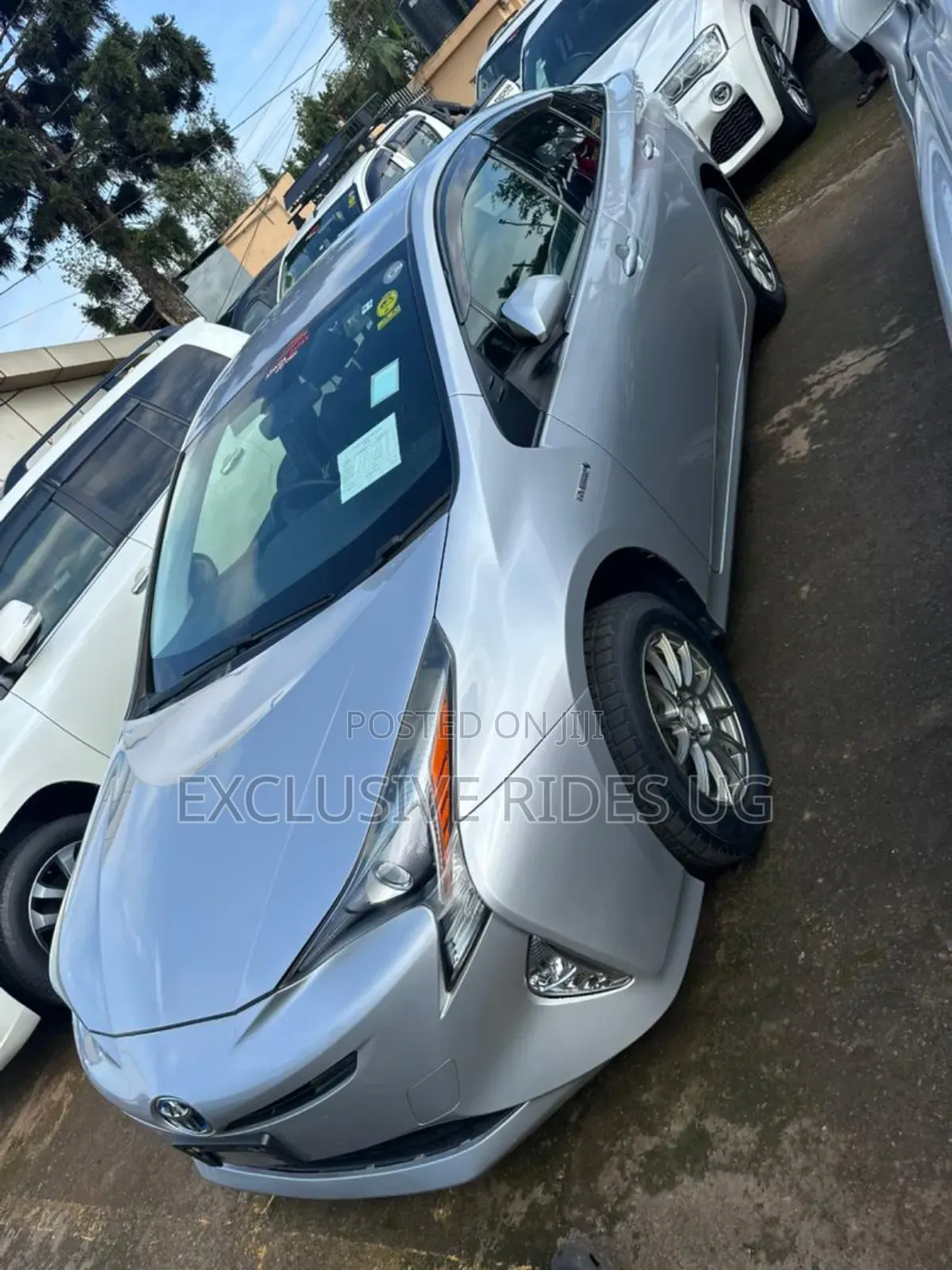 Toyota Prius 4dr Hatchback (1.8L 4cyl gas/electric hybrid CVT) 2016 Silver
