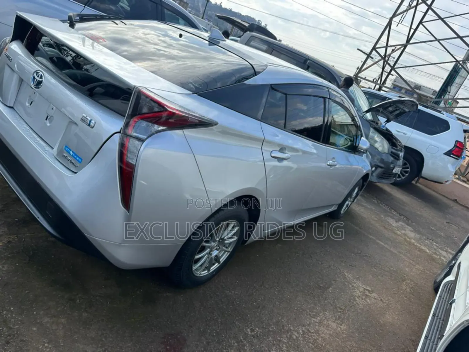 Toyota Prius 4dr Hatchback (1.8L 4cyl gas/electric hybrid CVT) 2016 Silver