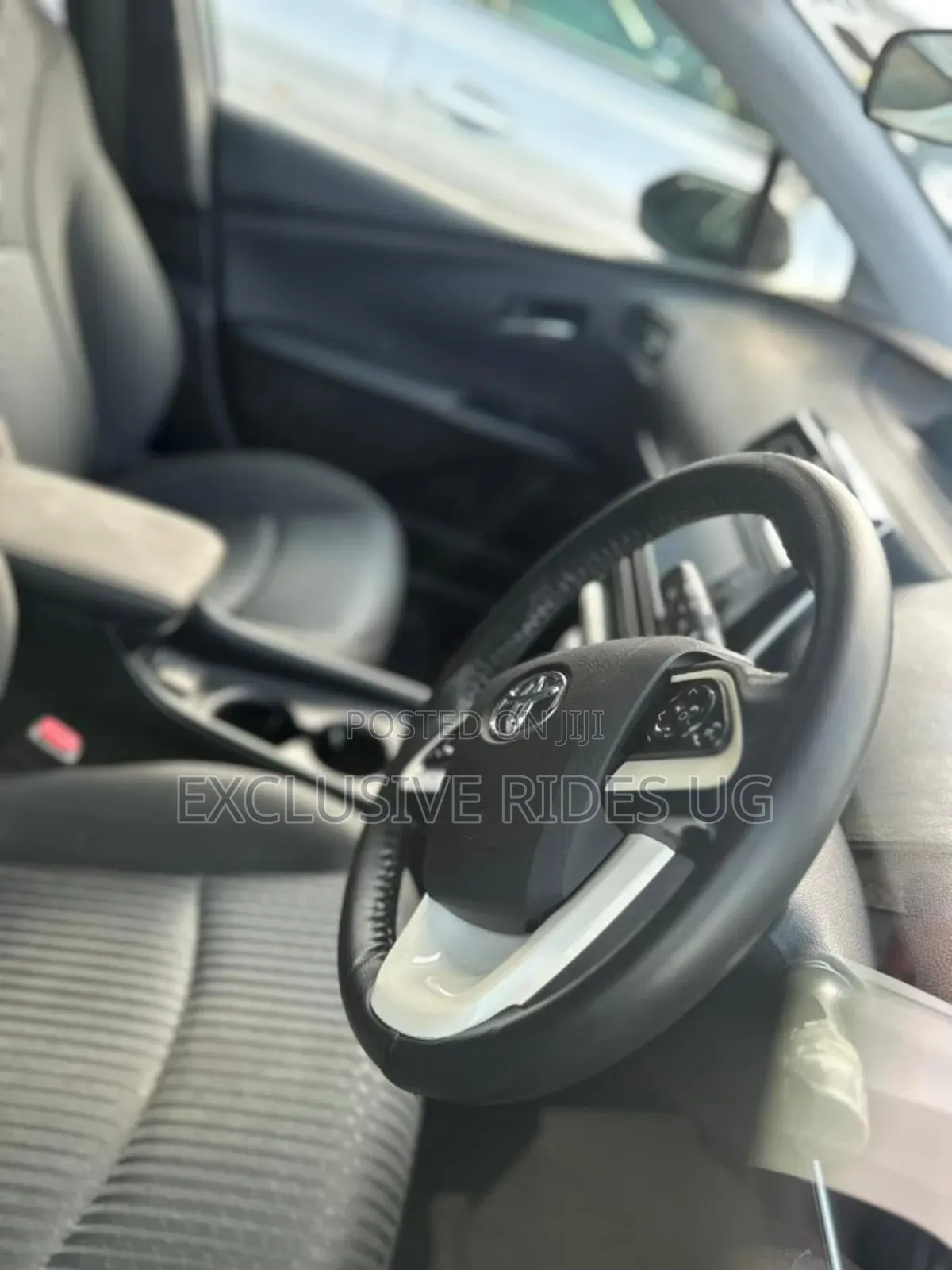Toyota Prius 4dr Hatchback (1.8L 4cyl gas/electric hybrid CVT) 2016 Silver