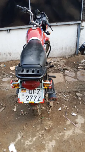 Bajaj Boxer 125 2023 Red