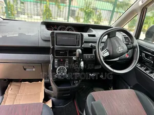 Toyota Voxy 2011 Burgundy